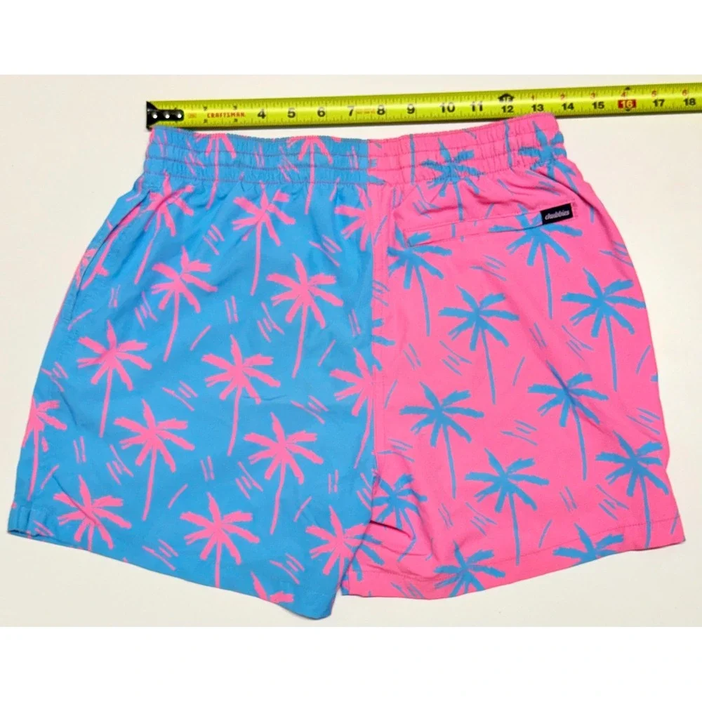 Chubbies Mens Swim Trunks Medium 5.5 Inseam Pink Blue Palm Tree Colorblock Short